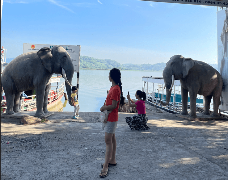 Đến Buôn Jun, Đăk Lăk xem gì, ở đâu?